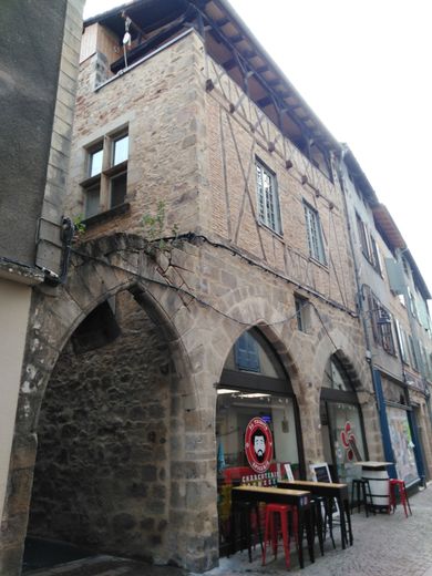 Facade restored with the help of the city of Figeac rue d'Anjou