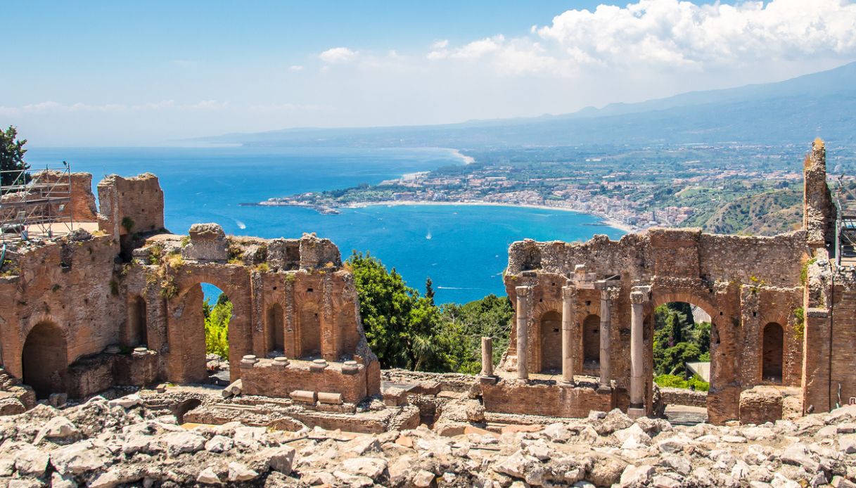 The cinema train leaves, from Rome to Taormina